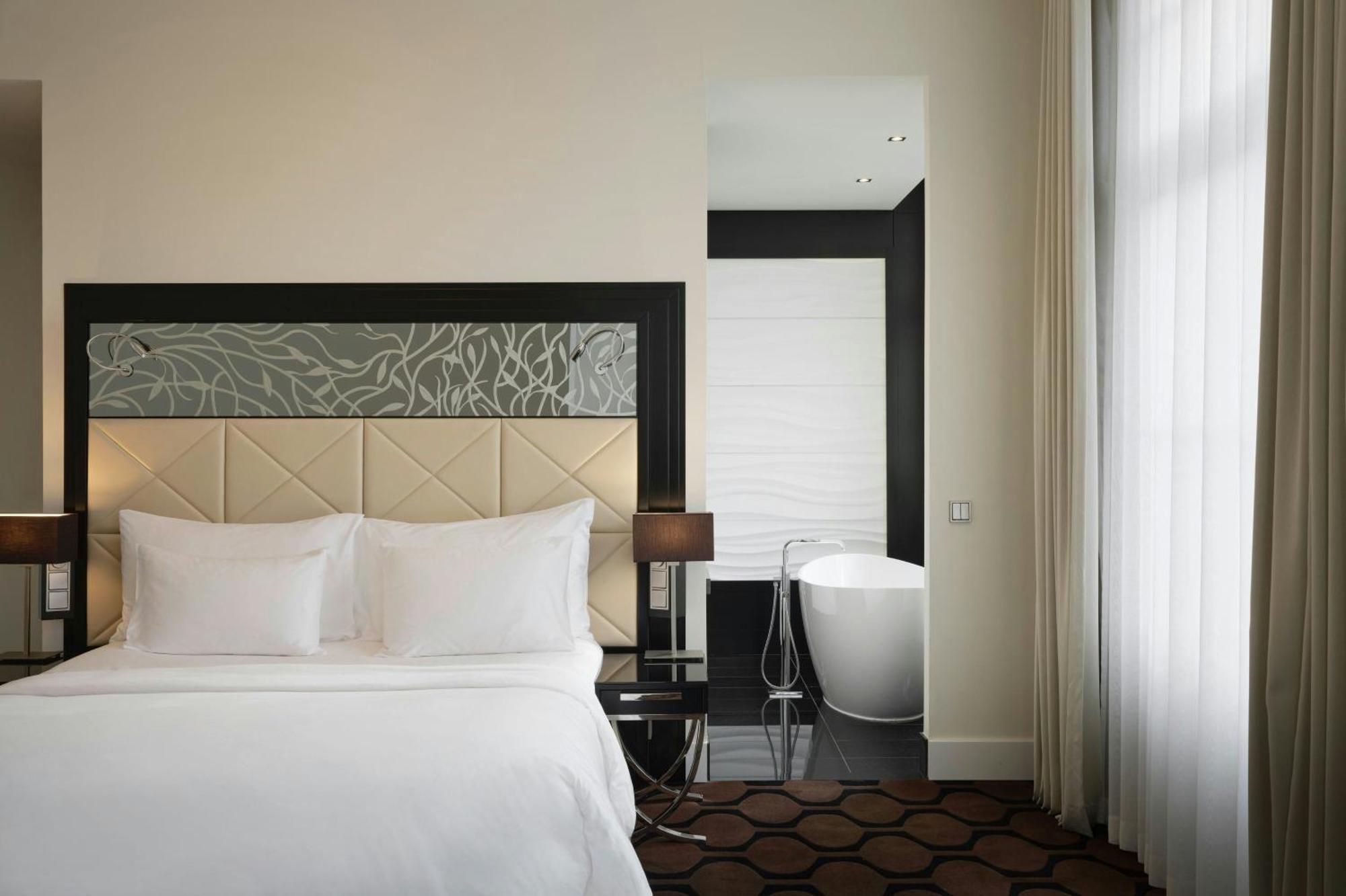 Roomers Steinplatz, Autograph Collection 5*